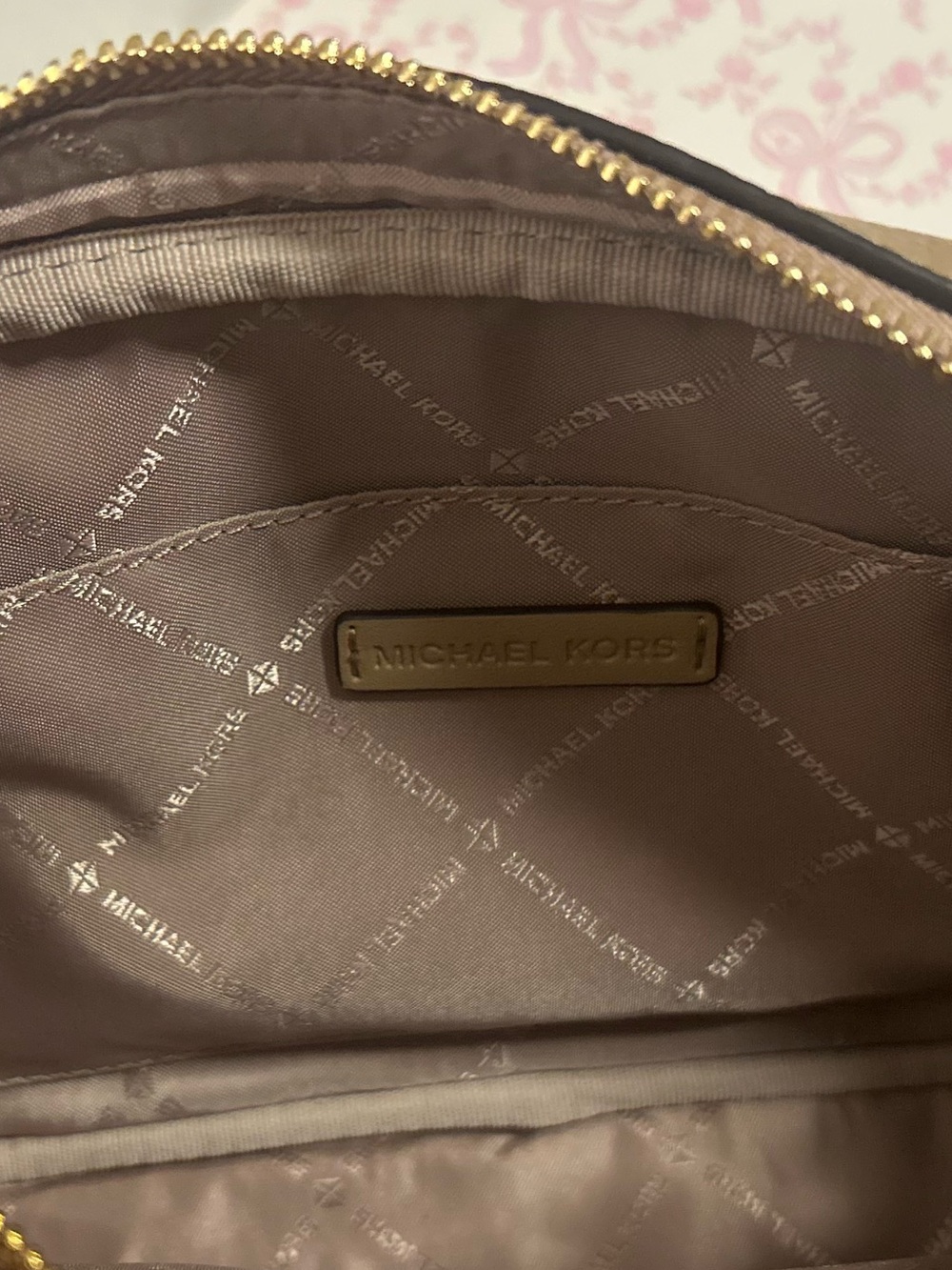 Michael Kors Camel Jet Set Large Pebbled Leather Crossbody Bag - Picture 8 of 8